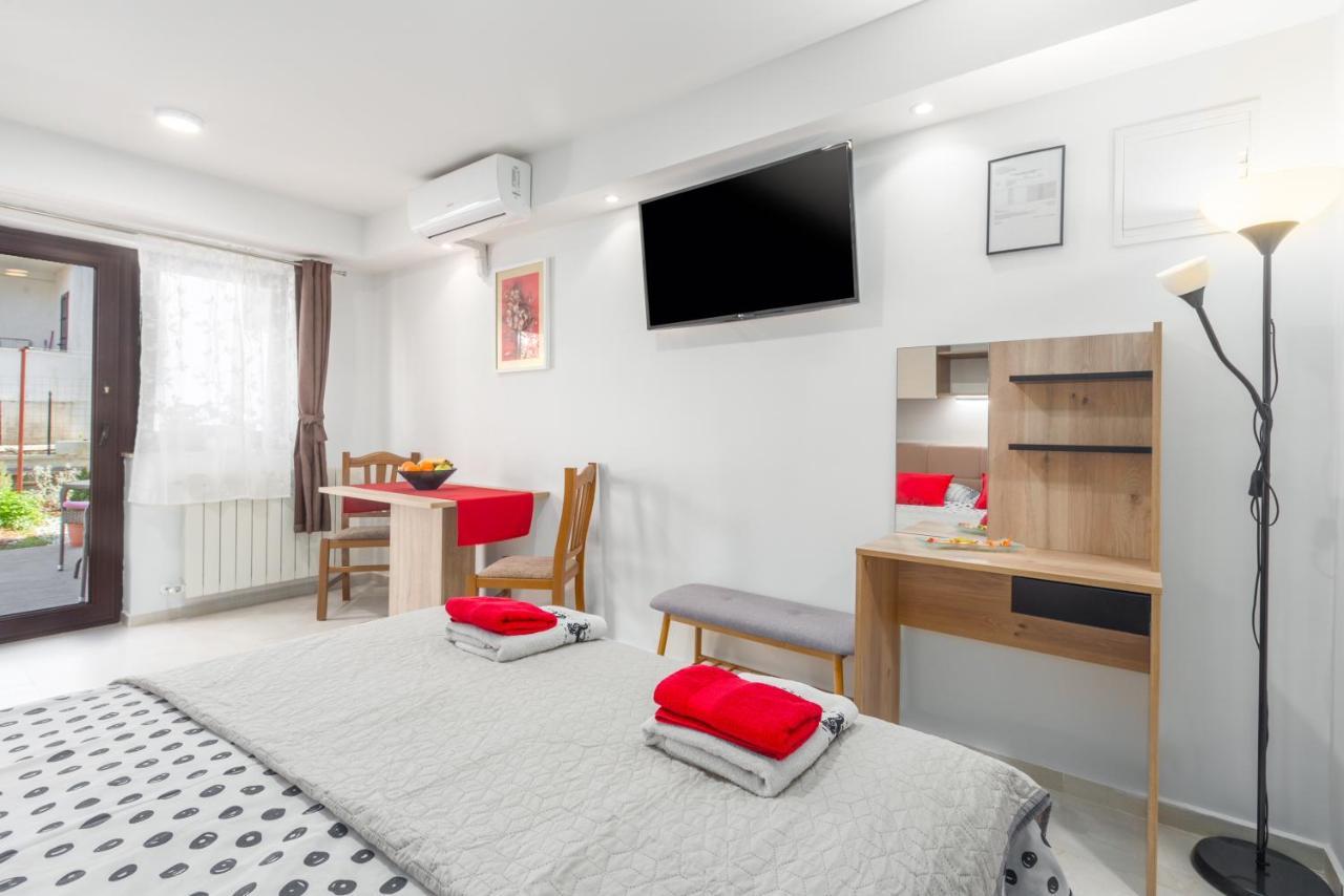 Alex Deluxe Apartments On Beach Poreč Eksteriør bilde