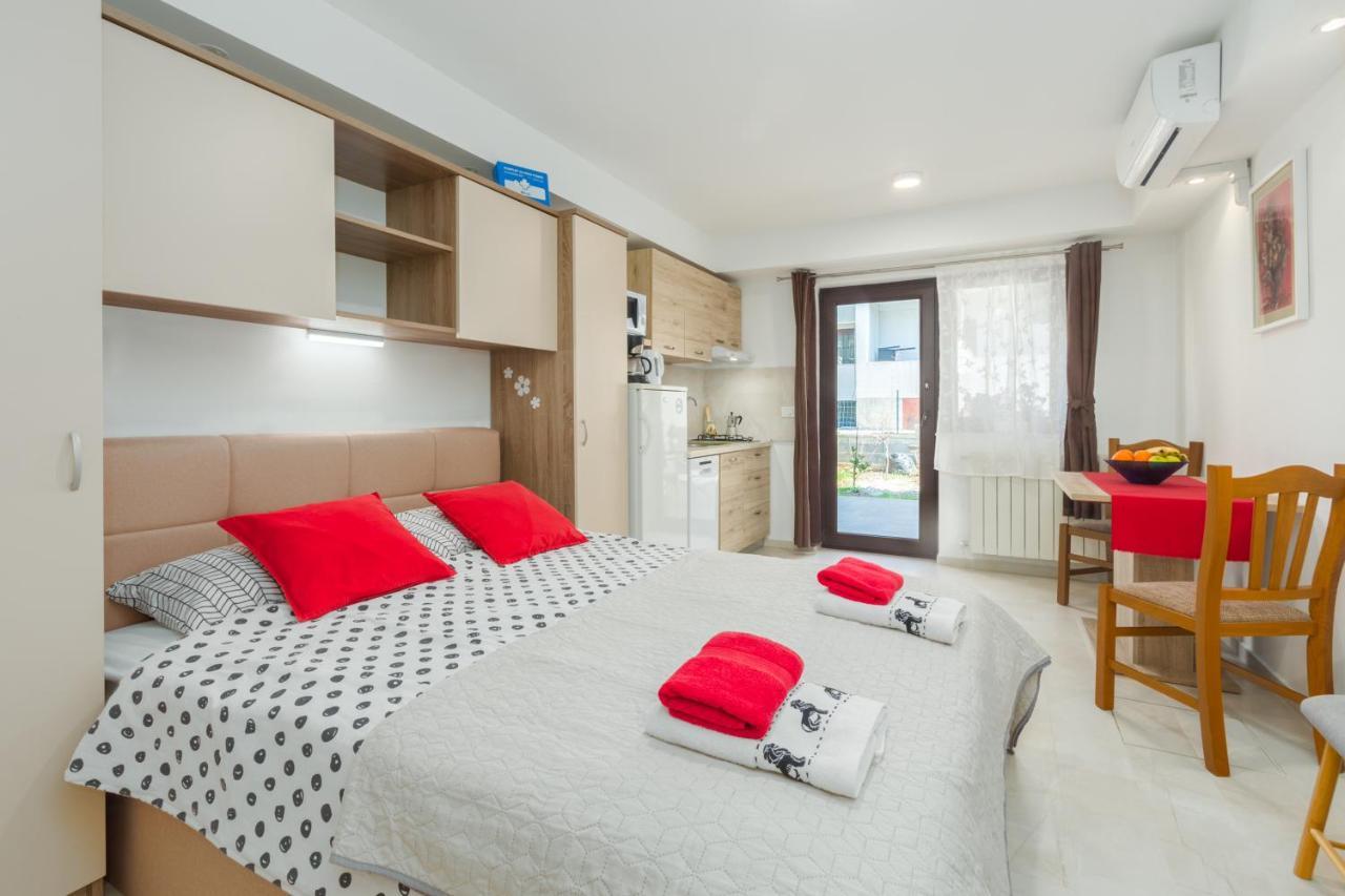 Alex Deluxe Apartments On Beach Poreč Eksteriør bilde