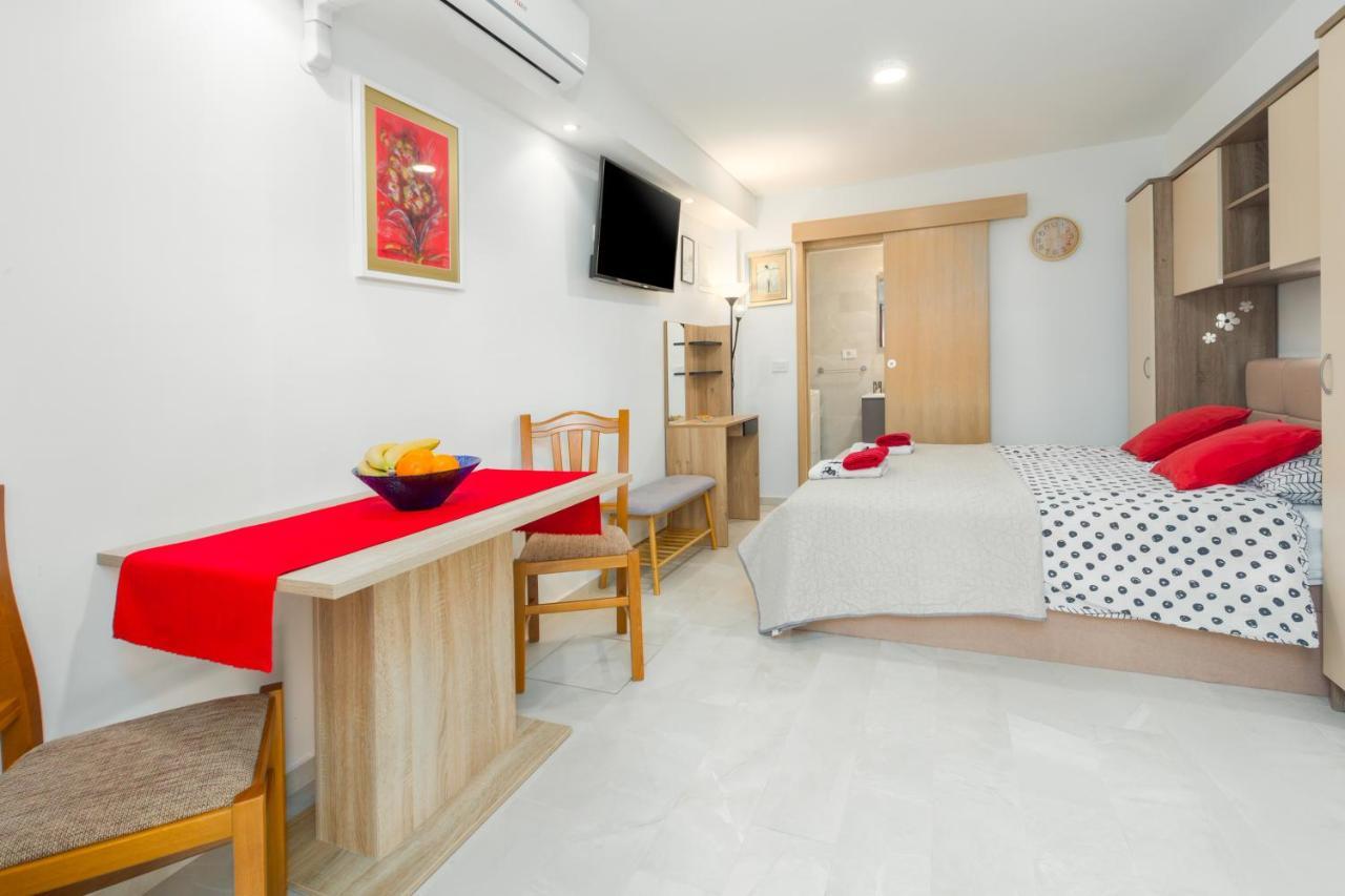 Alex Deluxe Apartments On Beach Poreč Eksteriør bilde